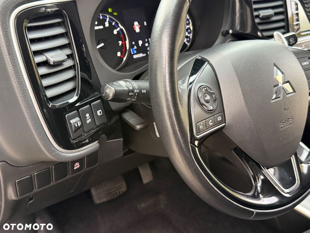 Mitsubishi Outlander 2.0 2WD CVT Diamant Edition - 26