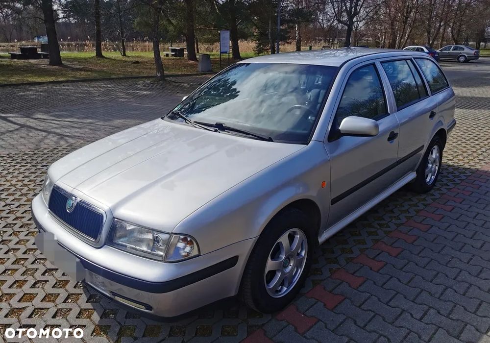 Skoda Octavia 1.8 T Combi Advance - 1