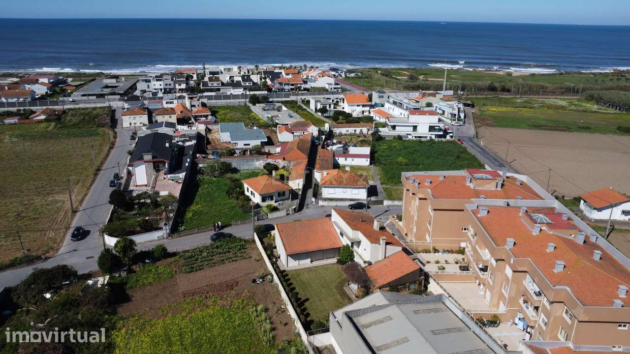 Moradia em Arcozelo — Elegância, Espaço e Proximidade ao Mar - Grande imagem: 2/55