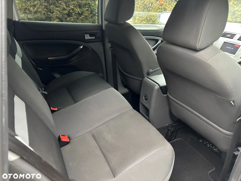 Ford Kuga 2.0 TDCi 2x4 Titanium - 7
