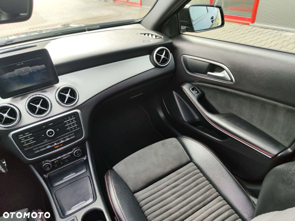 Mercedes-Benz GLA 180 d 7G-DCT AMG Line - 30