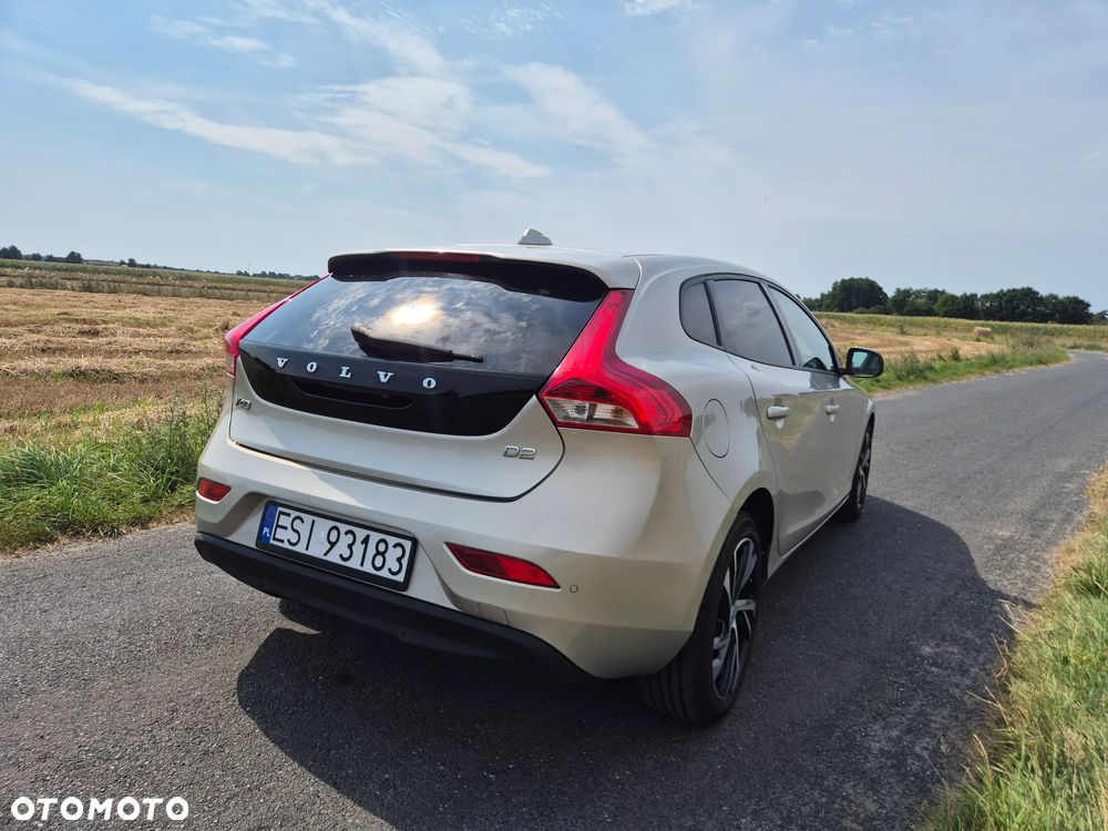 Volvo V40 D2 Drive-E R-Design Momentum - 6
