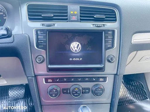 Volkswagen e-Golf - 25
