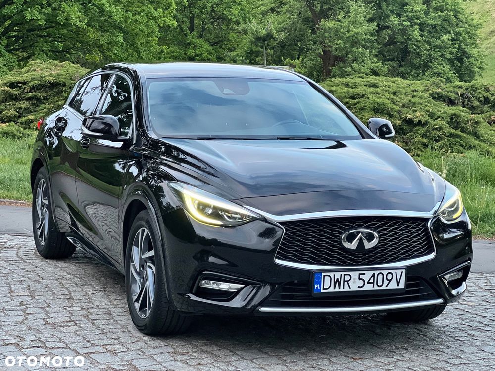 Infiniti Q30 1.6t Premium 7DCT - 11