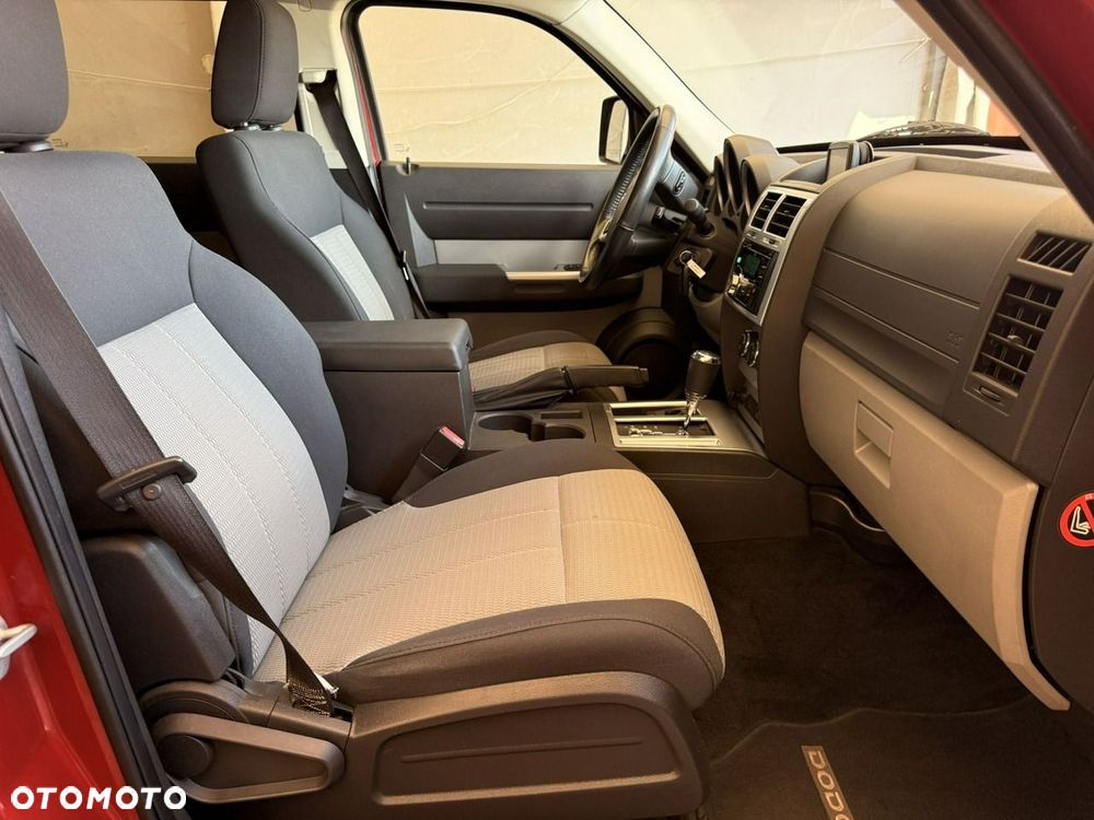 Dodge Nitro 2.8 CRD DPF Automatik SXT - 14