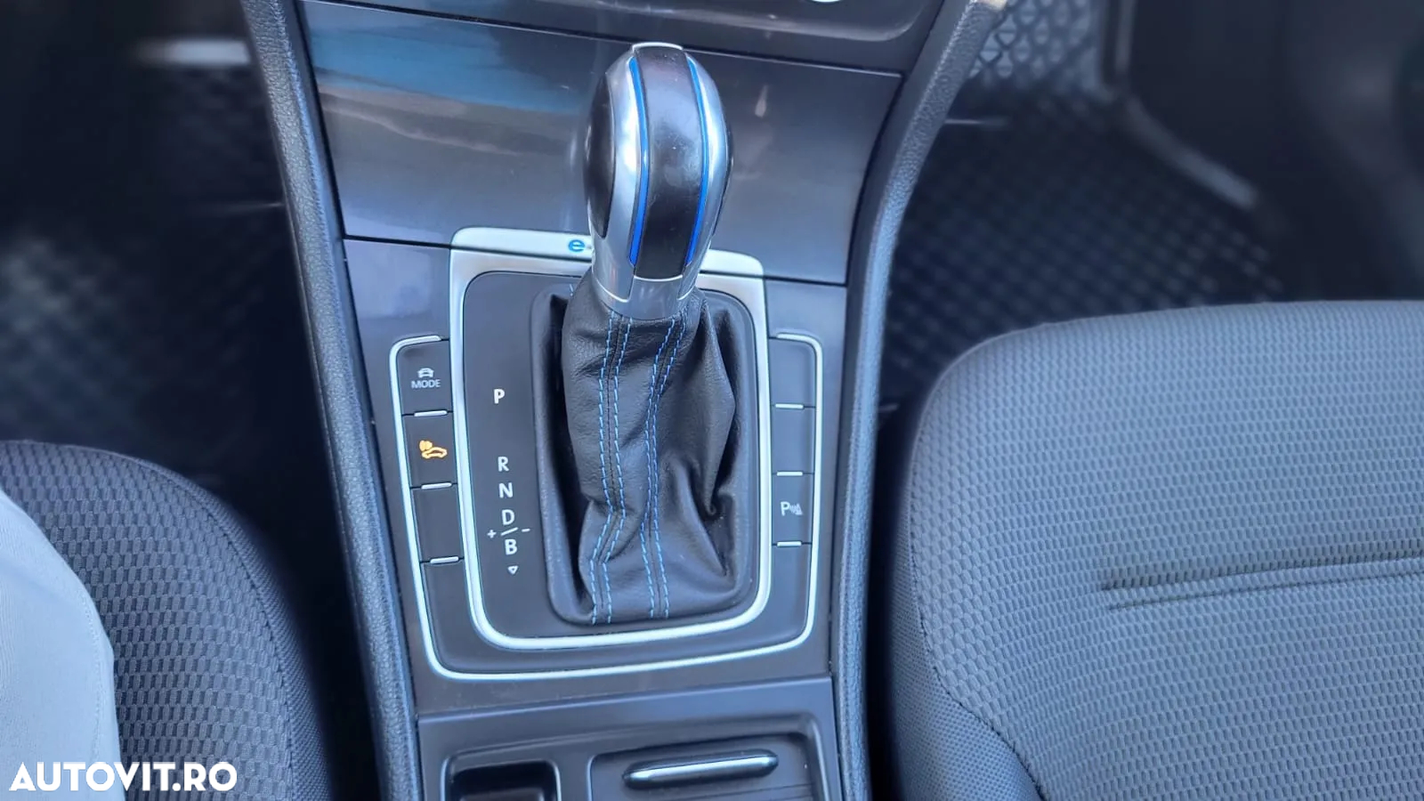 Volkswagen e-Golf - 11