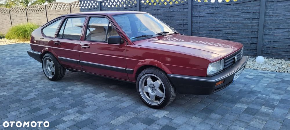 Volkswagen Passat 1.6 GL - 1