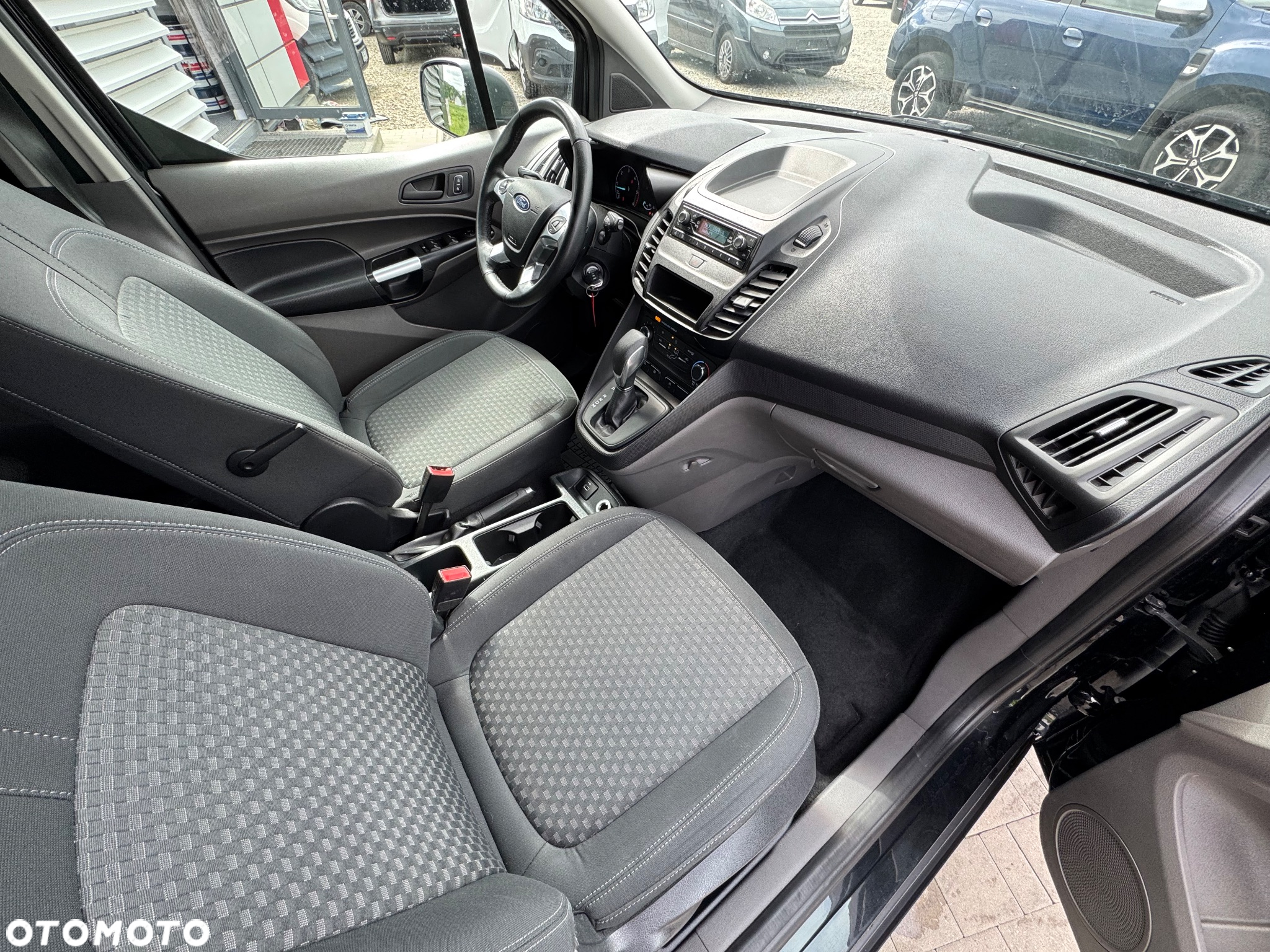 Ford Transit Connect - 13