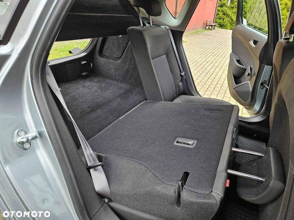Opel Astra IV 1.6 CDTI Essentia - 27