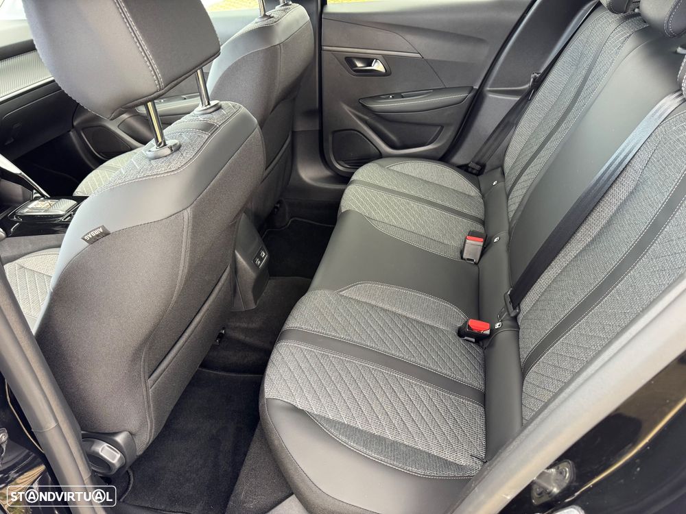 Peugeot e-208 Allure - 29