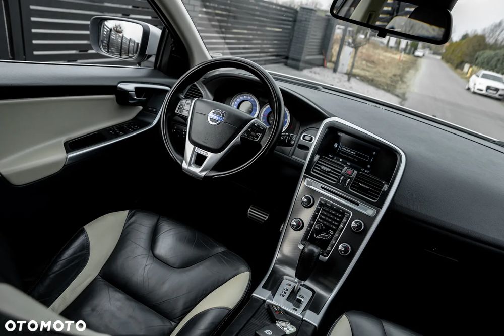Volvo XC 60 D5 AWD RDesign - 28