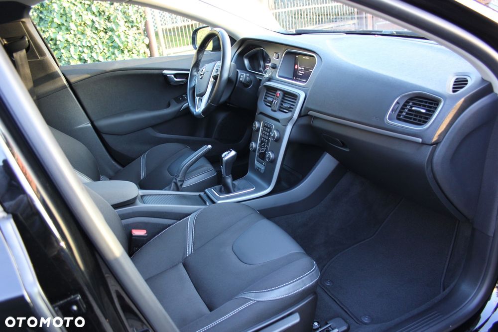 Volvo V40 T2 Momentum - 17