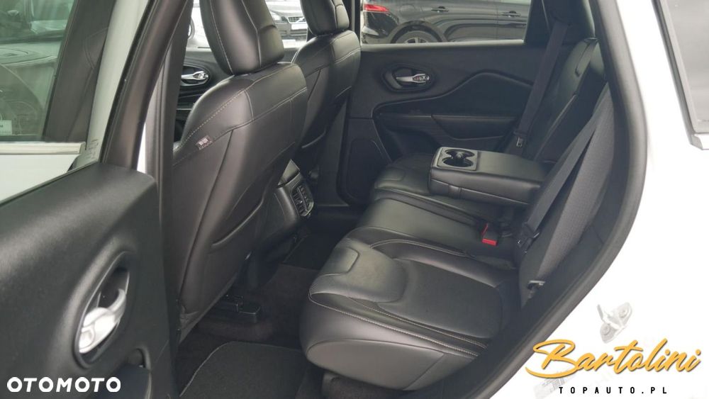 Jeep Cherokee - 13