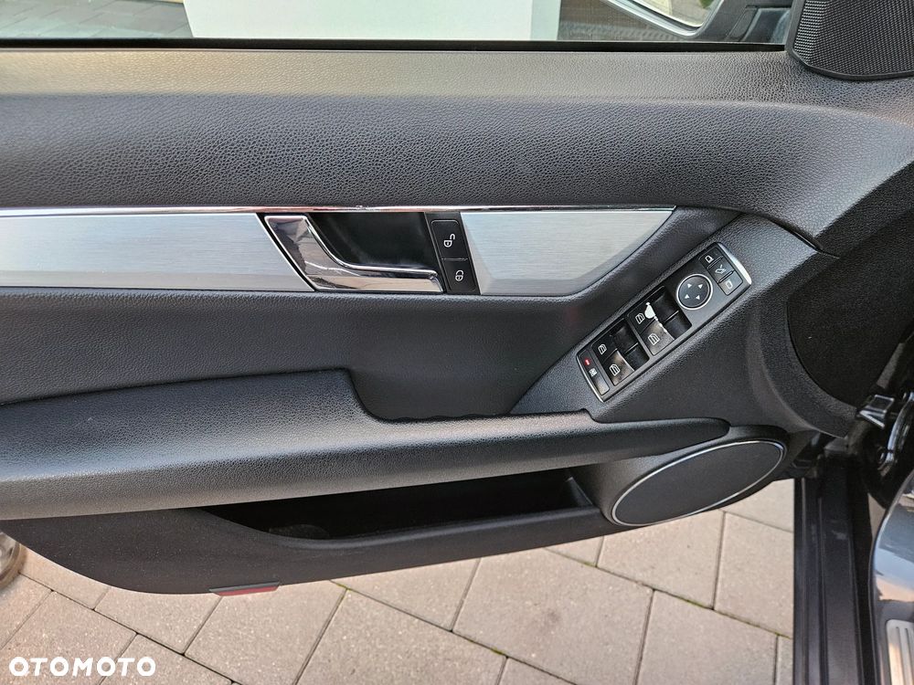 Mercedes-Benz Klasa C 180 T CGI Automatik BlueEFFICIENCY Avantgarde - 7