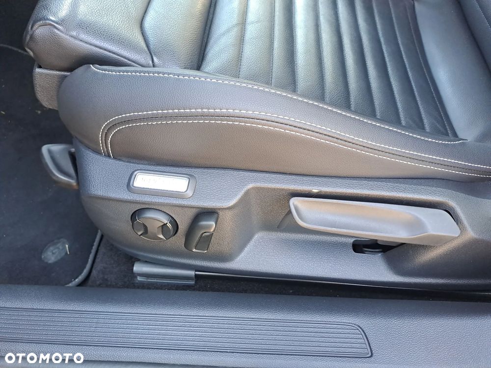 Volkswagen Passat 2.0 TSI Business DSG - 23