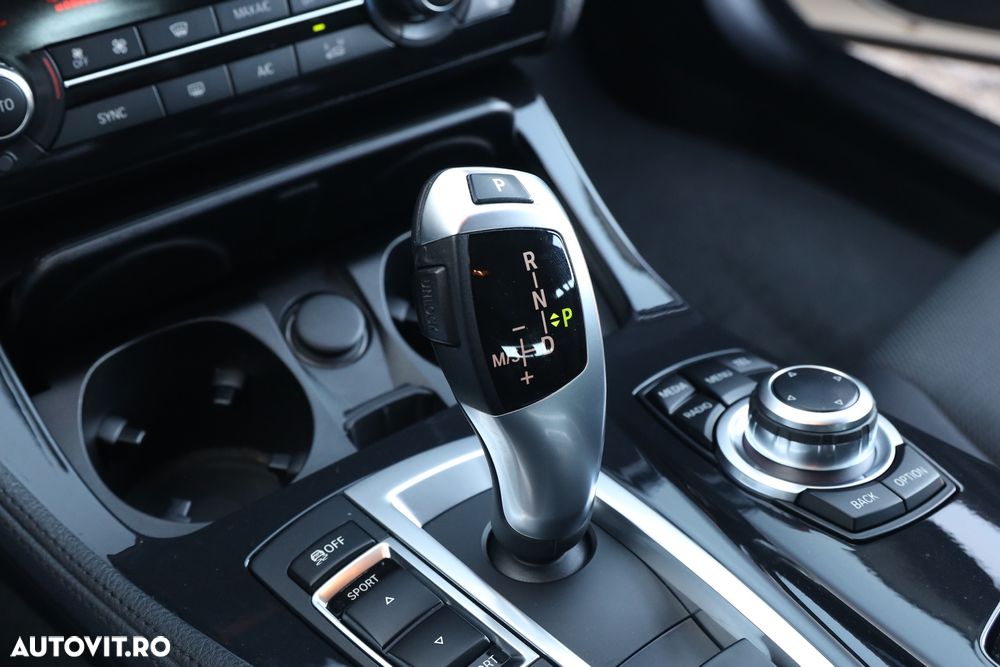 BMW Seria 5 520d Aut. - 27