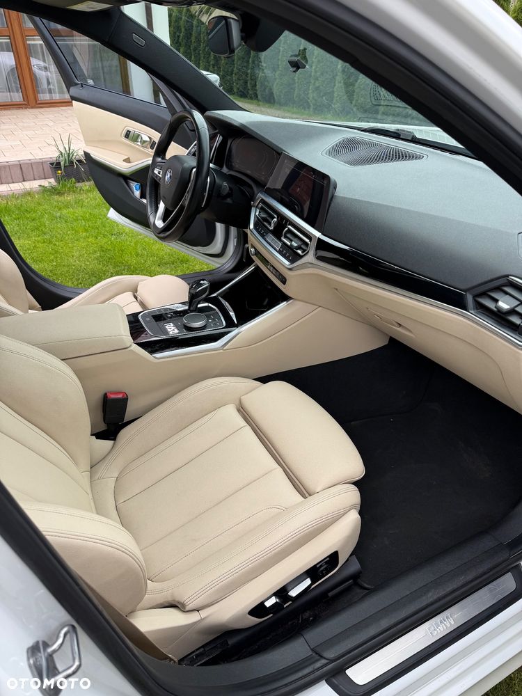 BMW Seria 3 330i M Sport - 18