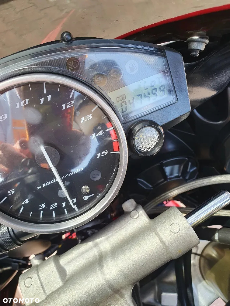 Yamaha R1 - 17