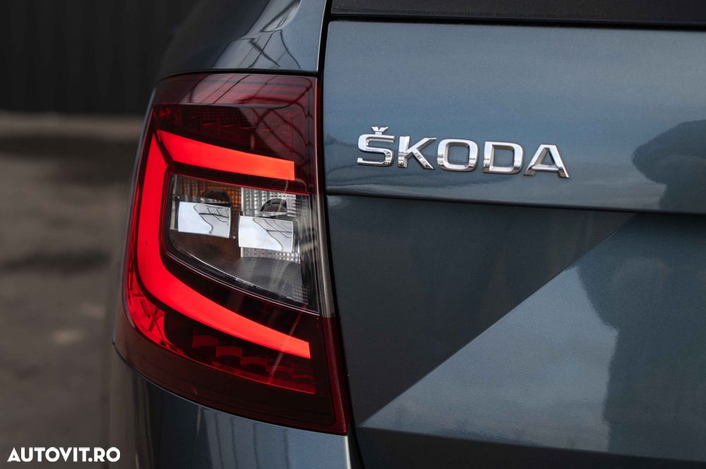 Skoda Octavia Combi 2.0 TDI DSG Clever - 11