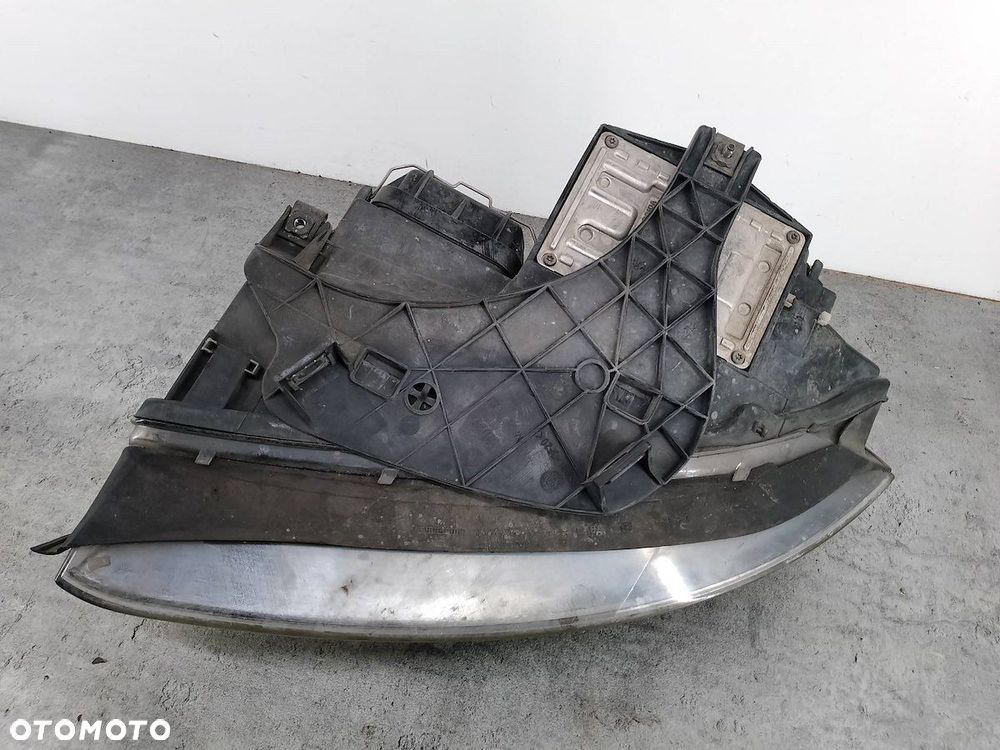 LAMPA PRZÓD PRAWA XENON AUDI A4 B6 89309160      8E0941004S - 4