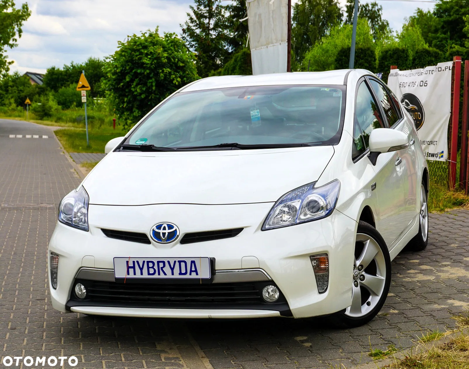 Toyota Prius Plug-in (Hybrid) Life - 19