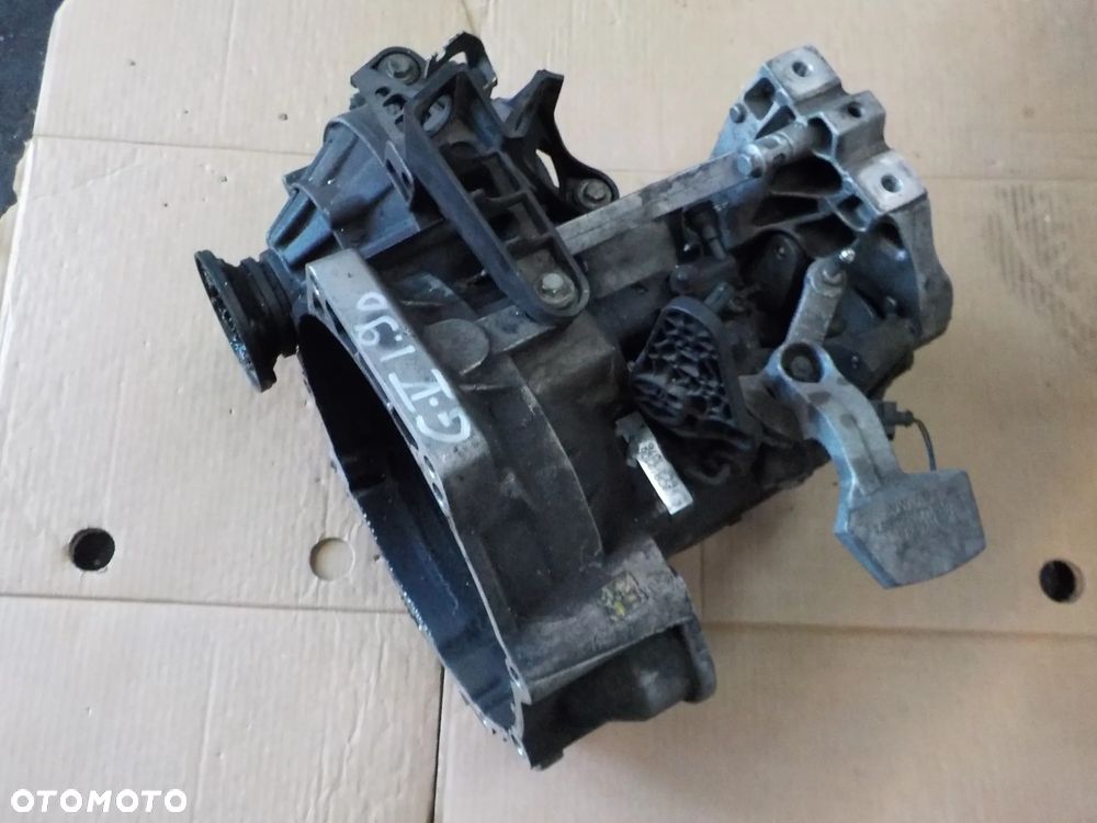 skrzynia biegów vw golf V 1,9 tdi JCR - 1