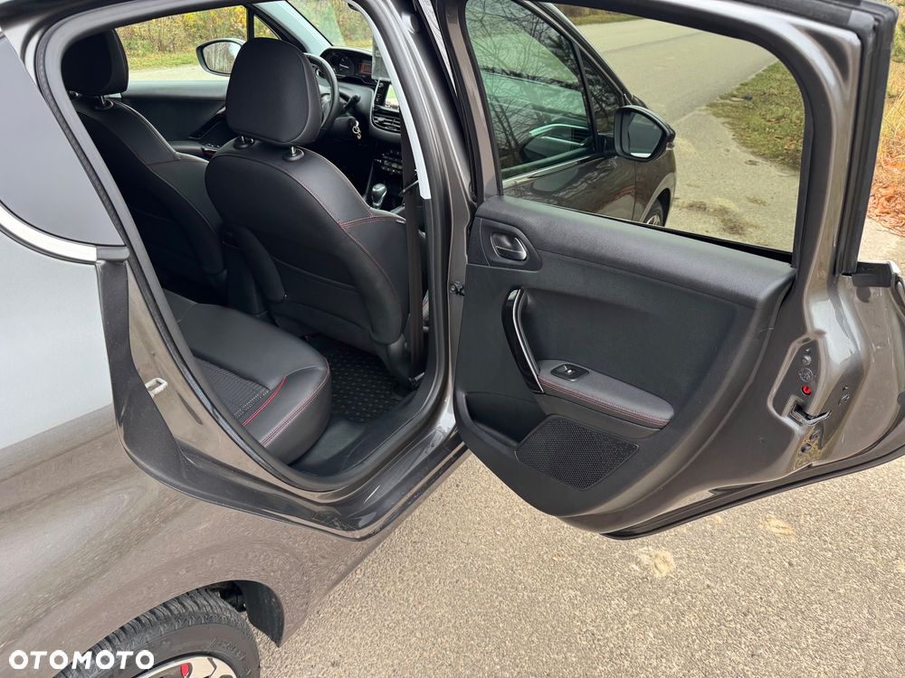 Peugeot 208 - 24