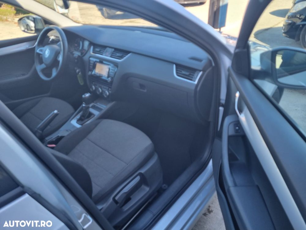 Skoda Octavia 1.6 TDI DPF DSG Ambition - 11