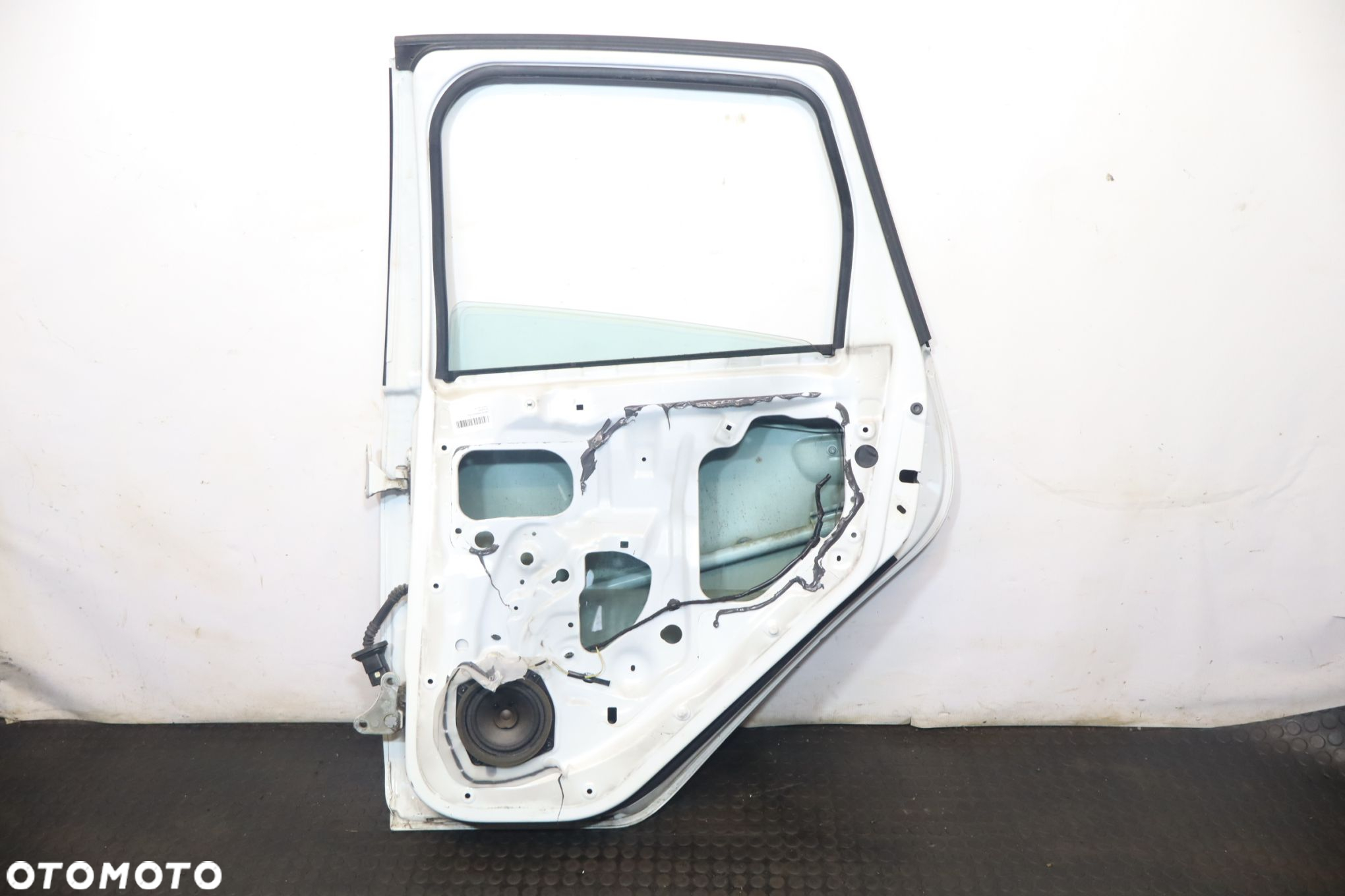 DRZWI PRAWY TYŁ MITSUBISHI COLT VI 34A - 2