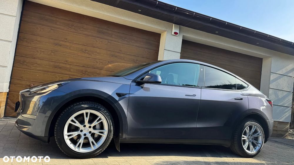 Tesla Y Long Range AWD - 5