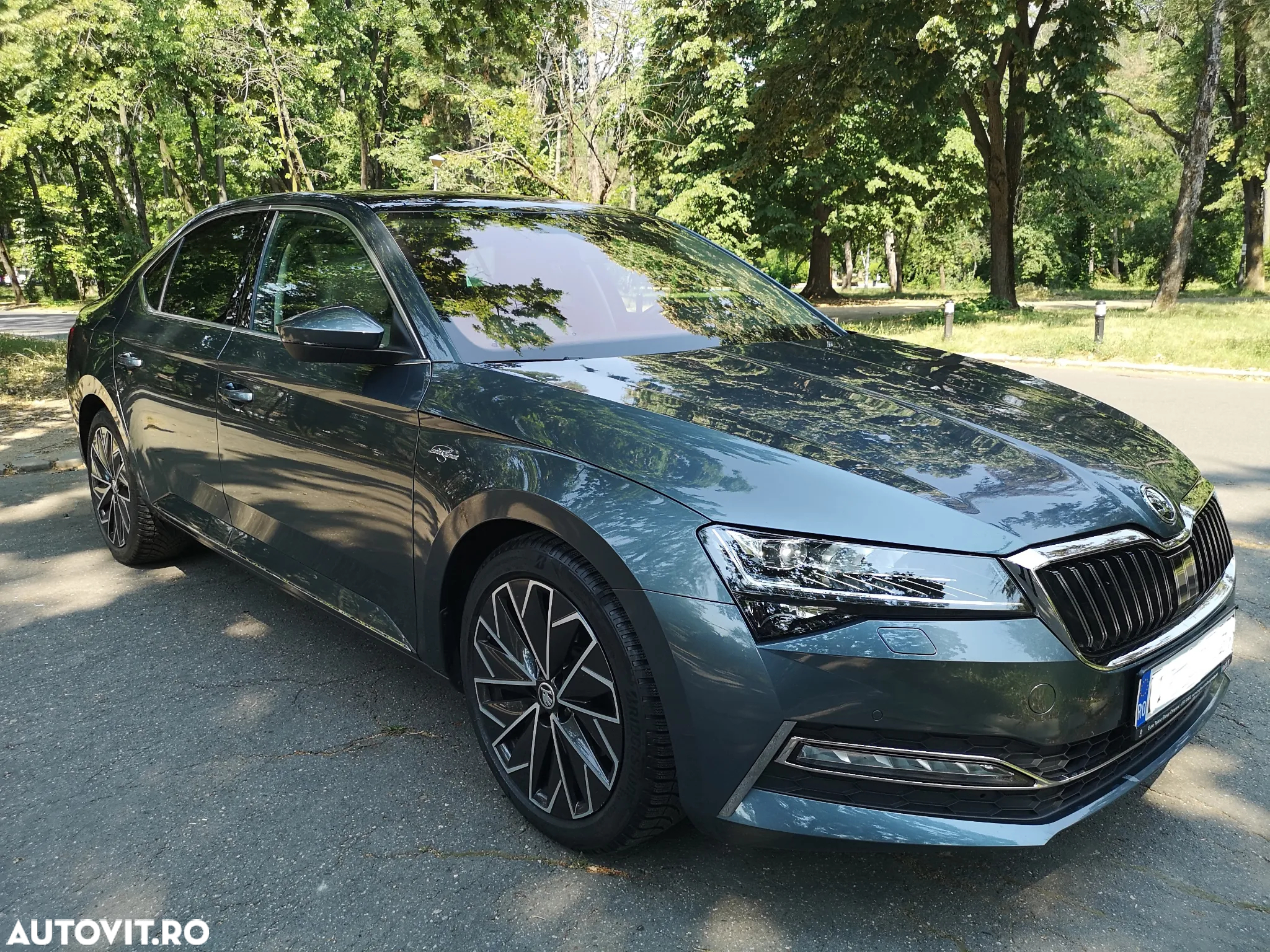Skoda Superb 2.0 TDI DSG Laurin & Klement - 11