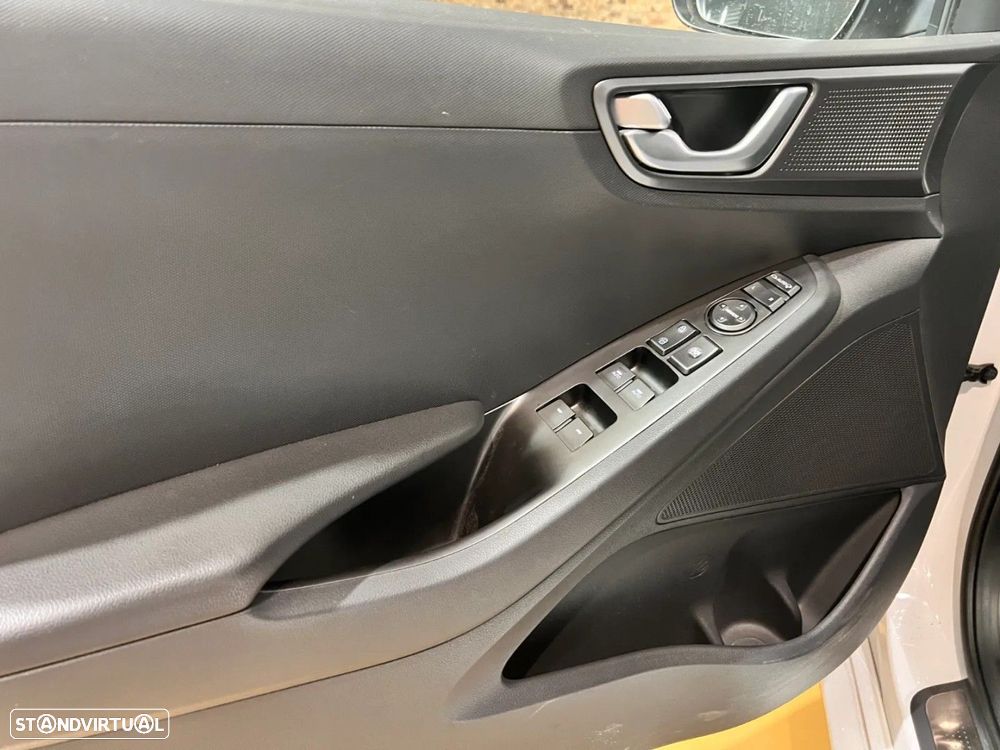 Hyundai Ioniq 1.6 GDI PHEV - 8