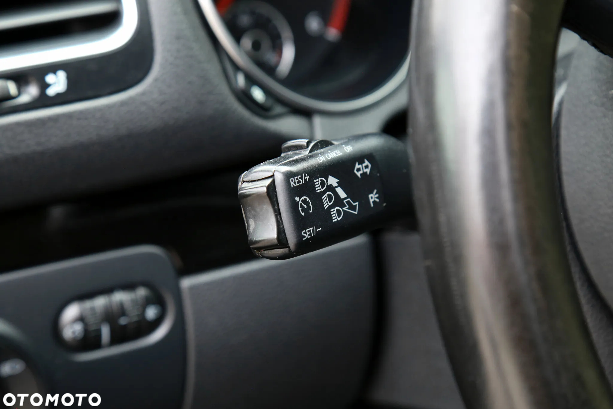 Volkswagen Golf 1.6 TDI DPF Comfortline - 31