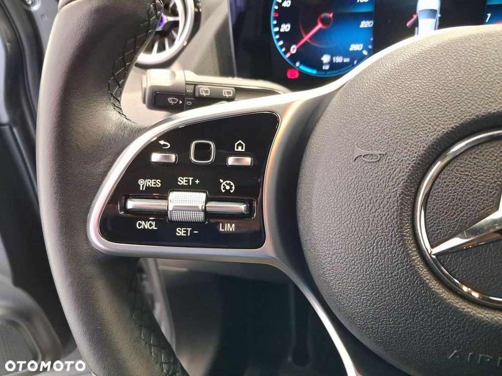 Mercedes-Benz GLA - 11