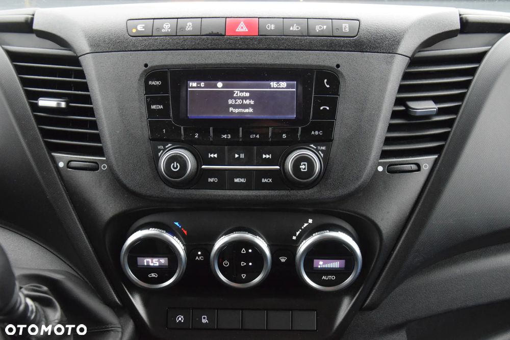 Iveco DAILY MAXI 35S16 / 2.3 - 160 KM / NOWY MODEL / 3 OSOBY / DOSTAWCZE / BLASZAK / KLIMA / CZUJNIKI COFANIA / TRYB CITY-ECO / 2023 / SERWISOWANY / SPROWADZONY Z NIEMIEC - 33