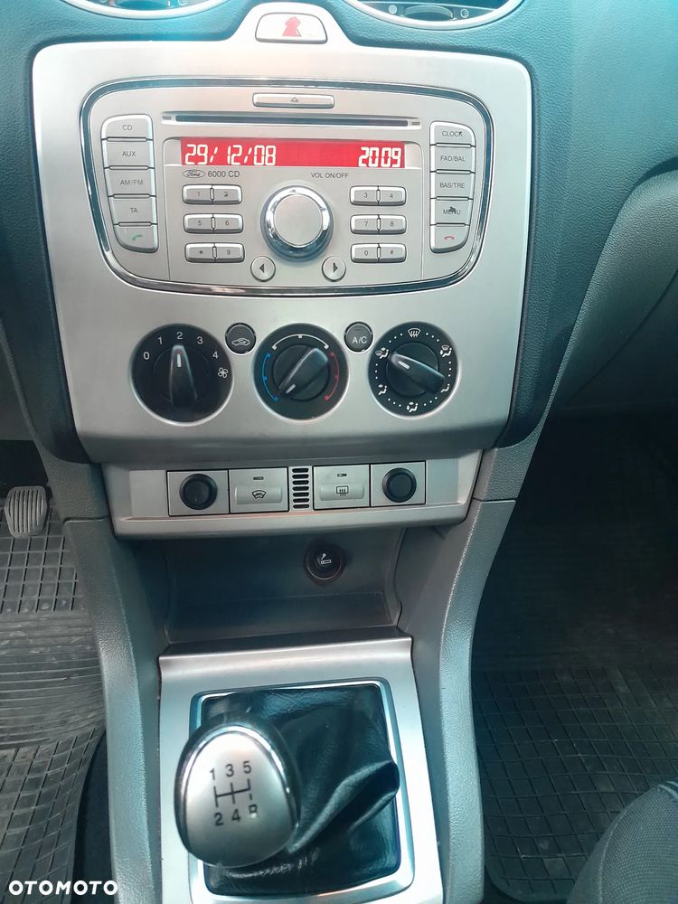 Ford Focus Ghia - 15