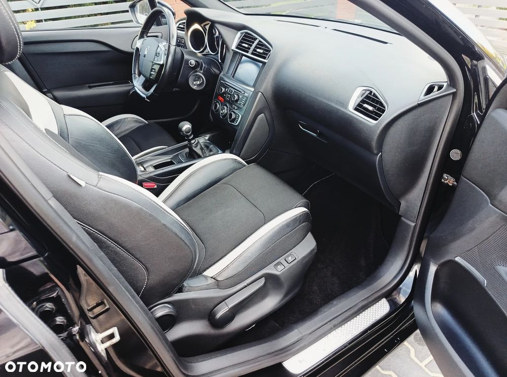 Citroën DS4 e-HDi 115 Chic - 28