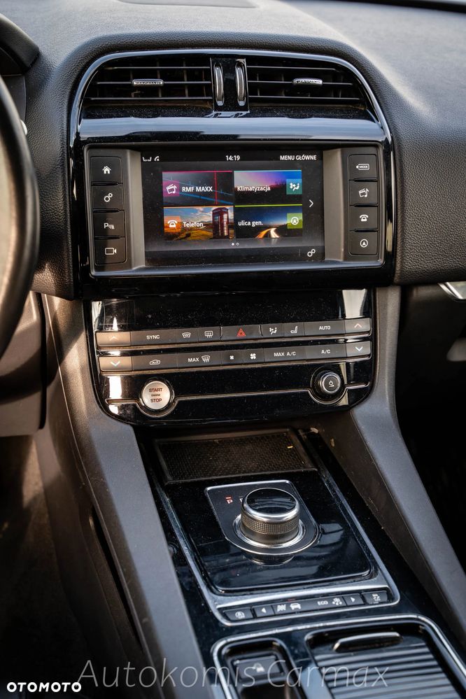 Jaguar F-Pace - 16