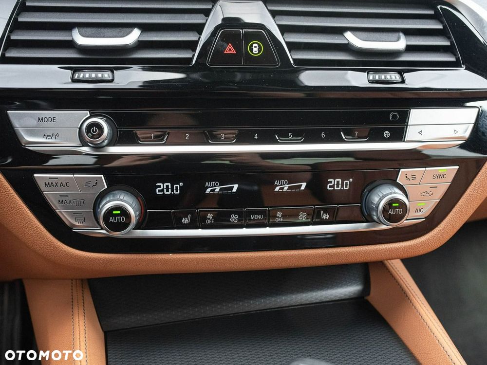 BMW Seria 5 540i xDrive mHEV M Sport sport - 17
