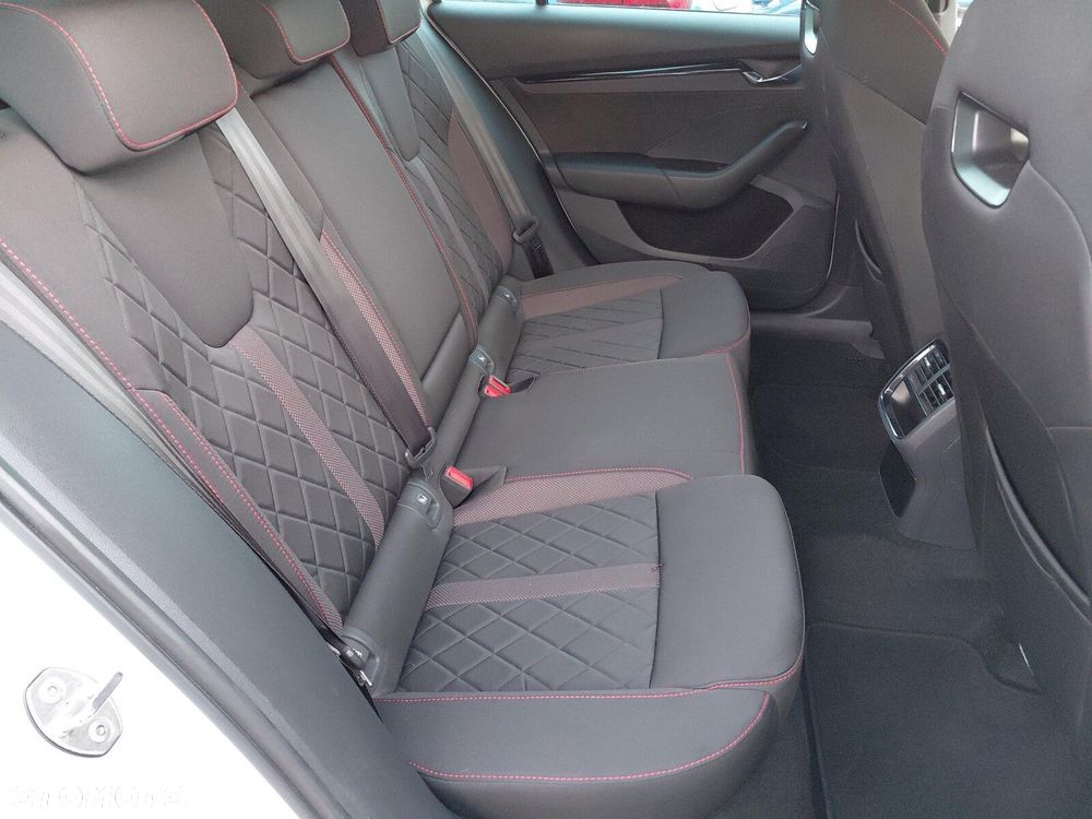 Skoda Octavia 2.0 TDI RS DSG - 13