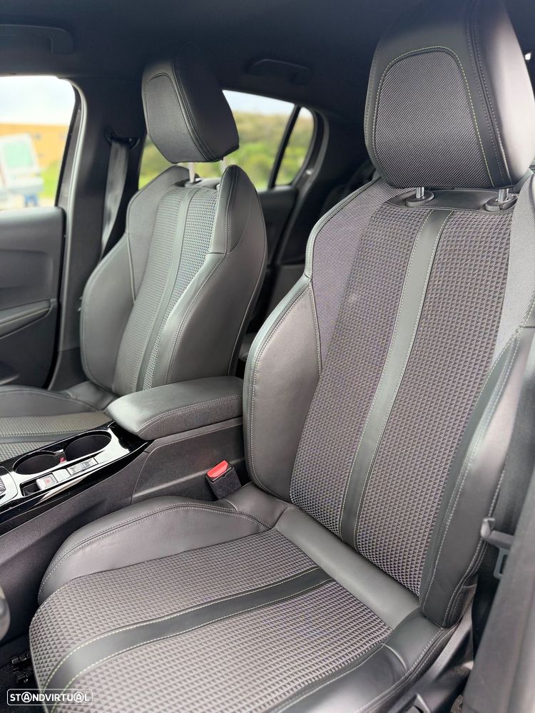 Peugeot 208 1.2 PureTech GT EAT8 - 6