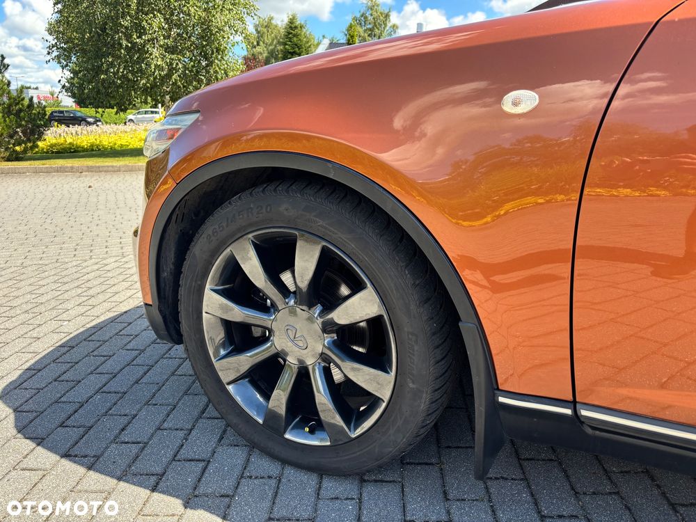 Infiniti FX - 15