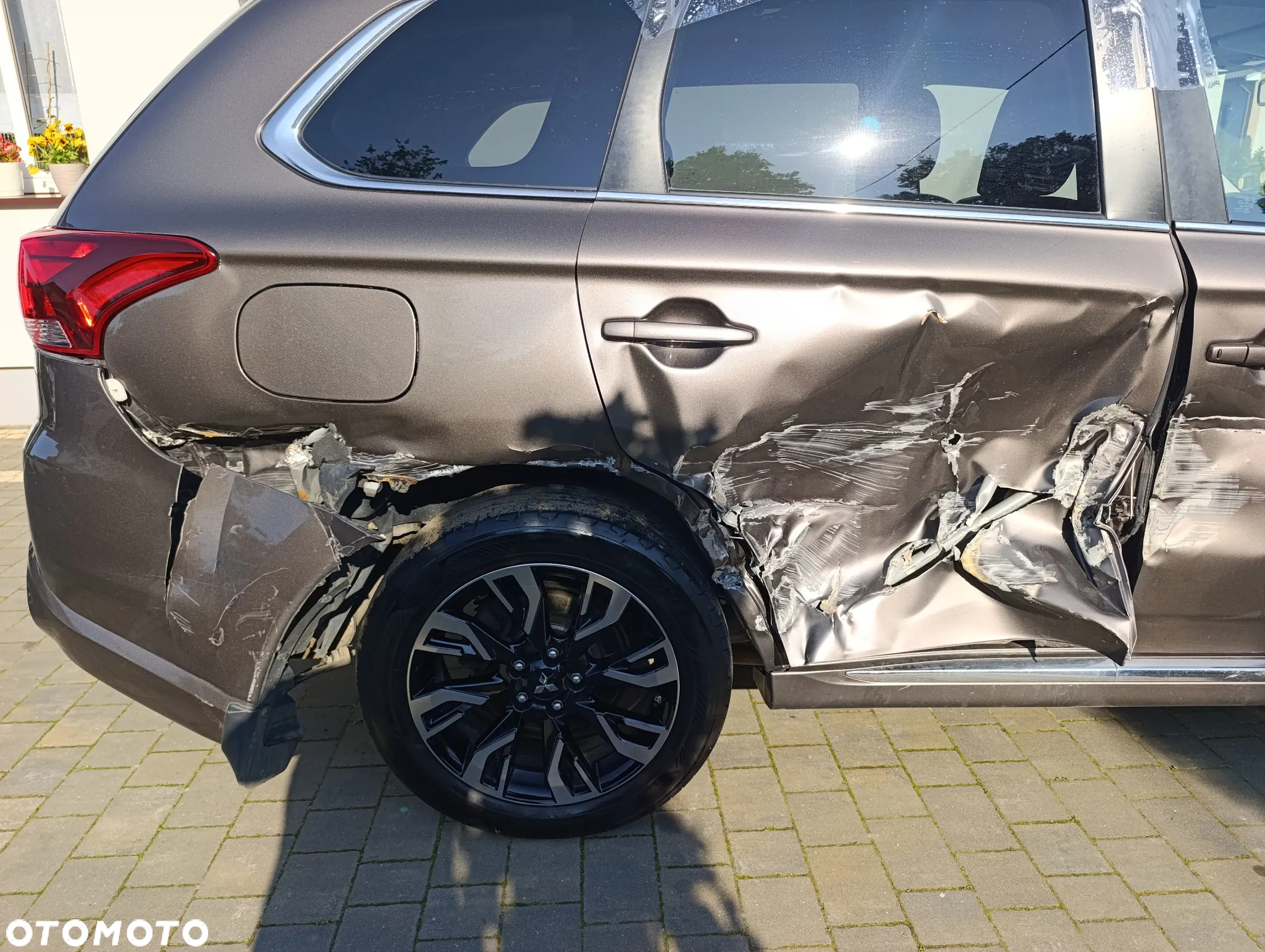 Mitsubishi Outlander 2.0 4WD Plug-In Hybrid Top - 11