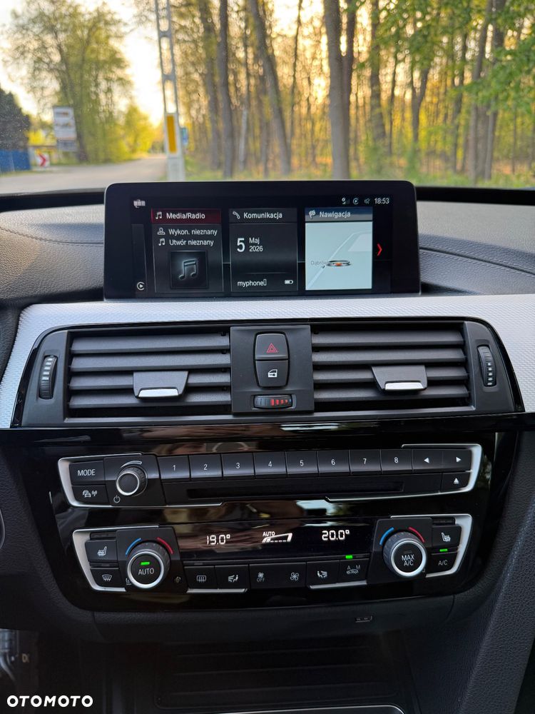 BMW Seria 3 320d xDrive - 15