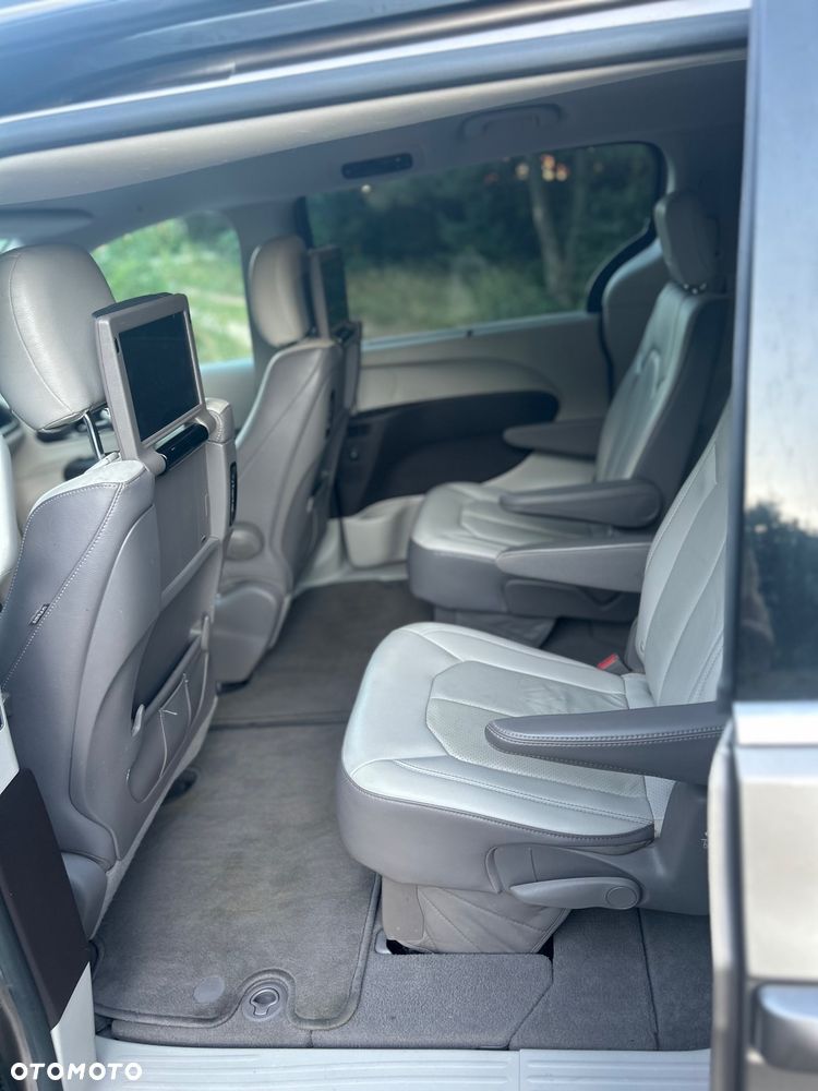 Chrysler Pacifica - 28