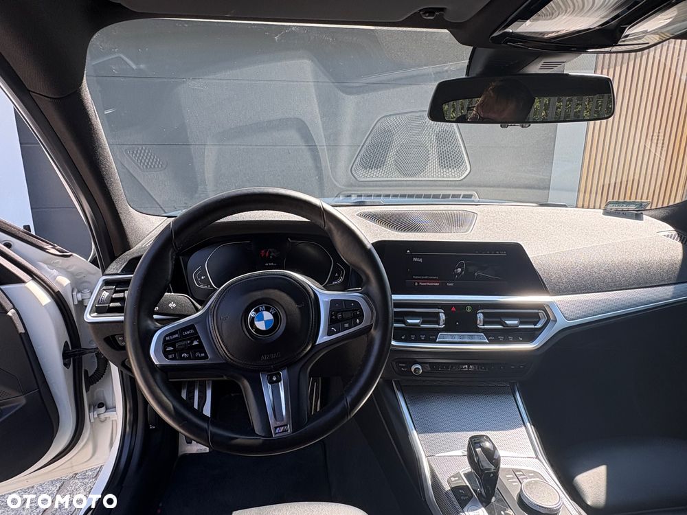 BMW Seria 3 318i M Sport - 9