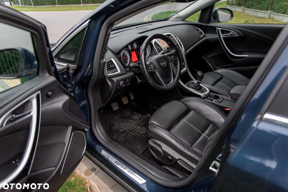 Opel Astra 1.6 T Cosmo - 24