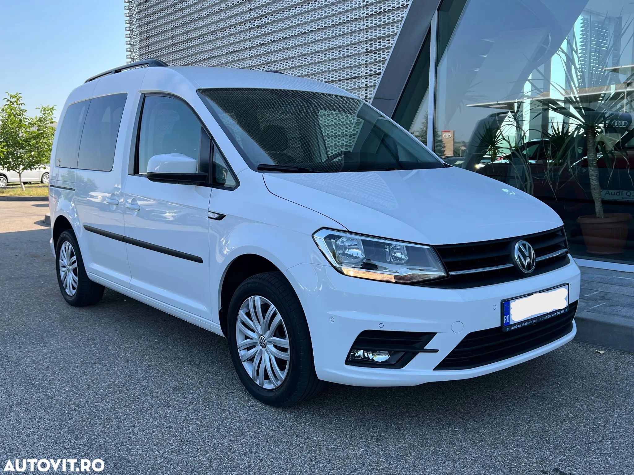 Volkswagen Caddy 2.0 TDI DSG - 1