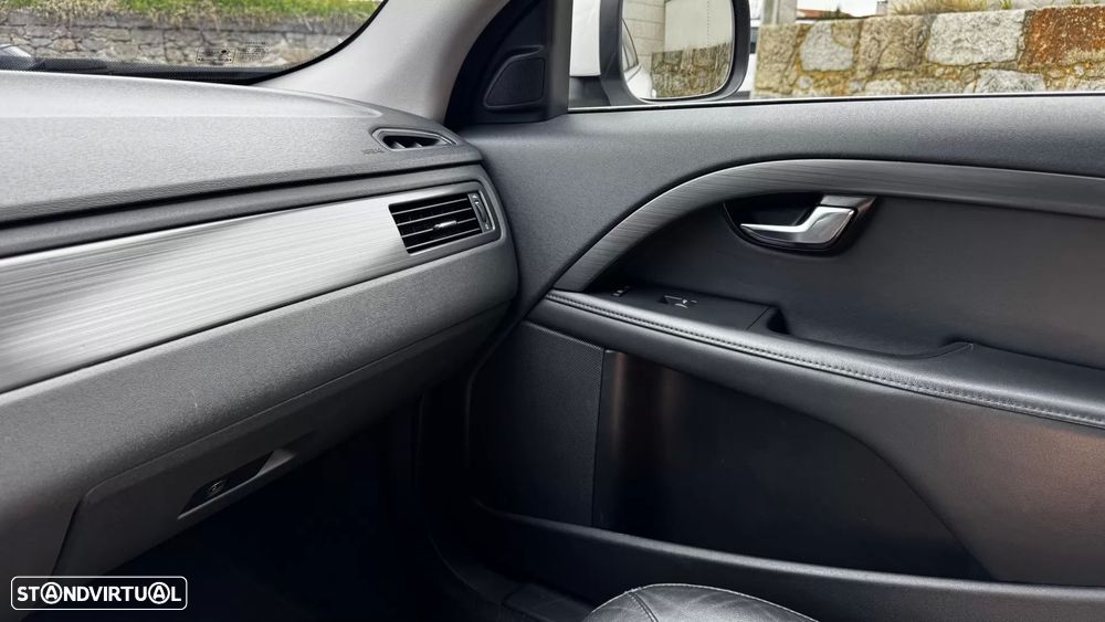 Volvo XC 70 2.0 D4 Momentum - 35