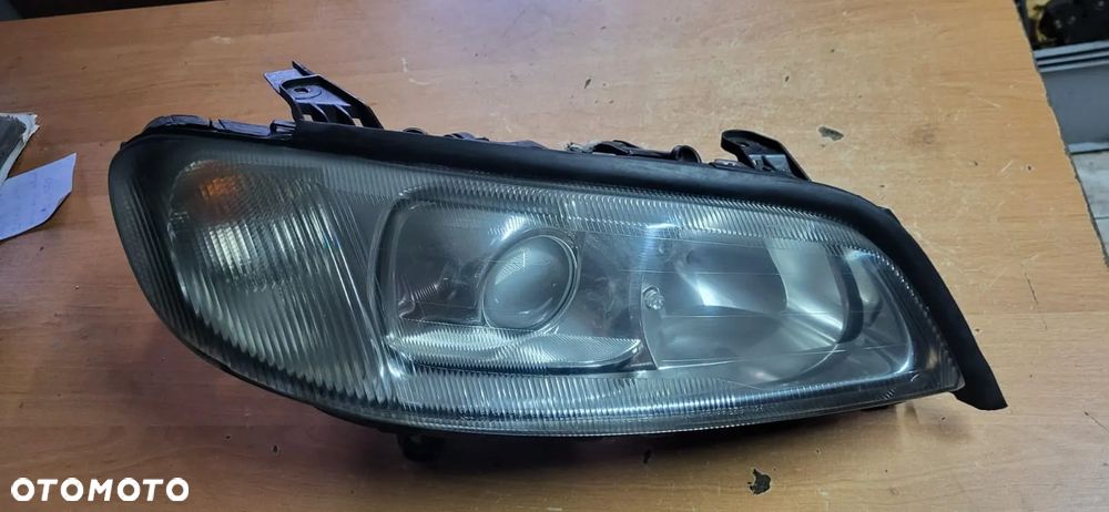Przednia prawa lewa lampa xenon Omega B lift - 1